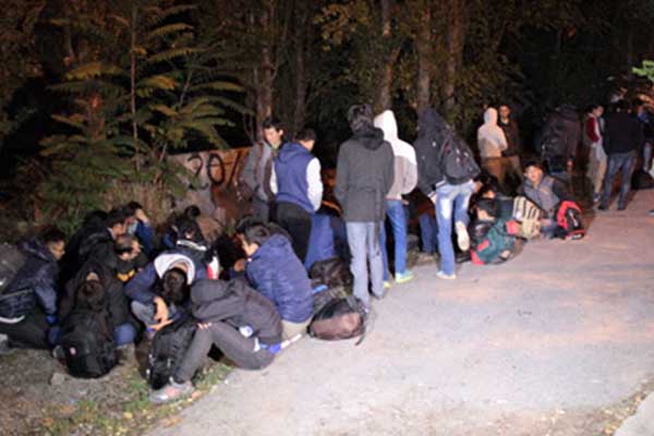 Mülteciler TIR kasasında yakalandı