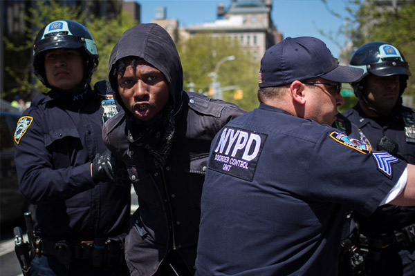 Polise Müslümanları izleme davası
