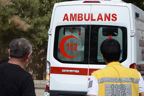 Öğrenci servisi ile kamyon çarpıştı