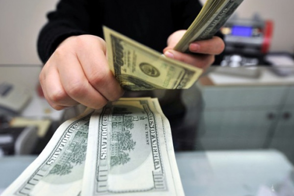 Dolar düşmeye devam ediyor