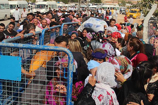 Kobani'ye geçişler devam ediyor