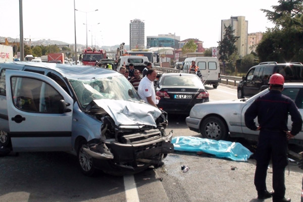 Pendik’te zincirleme kaza: 1 ölü