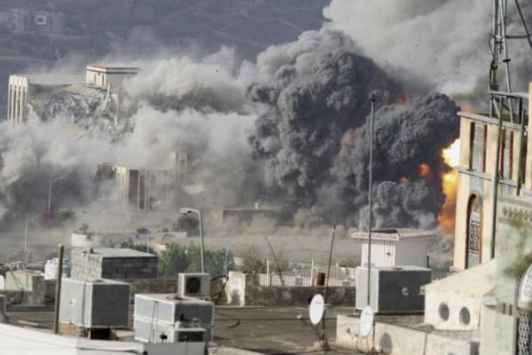 Suudi uçakları Sana'yı bombaladı