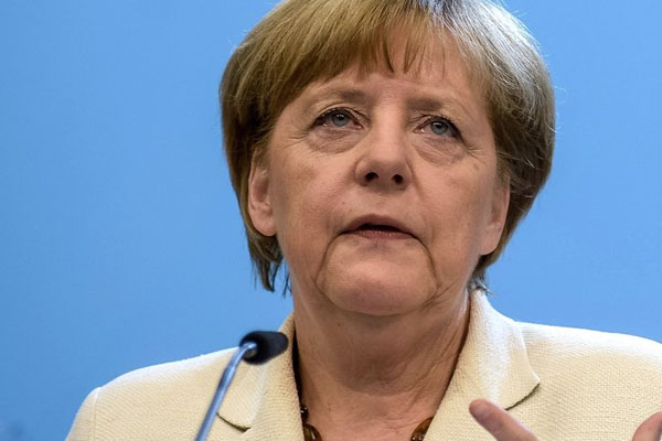 Merkel'den kritik Türkiye açıklaması