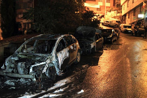 İstanbul'da 5 araç kundaklandı