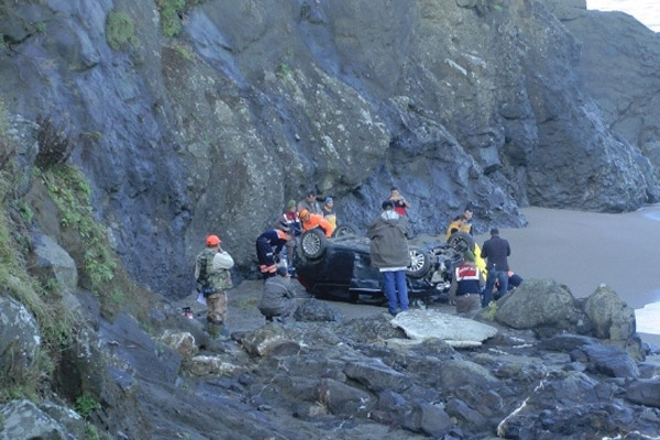 150 metreden denize uçtu