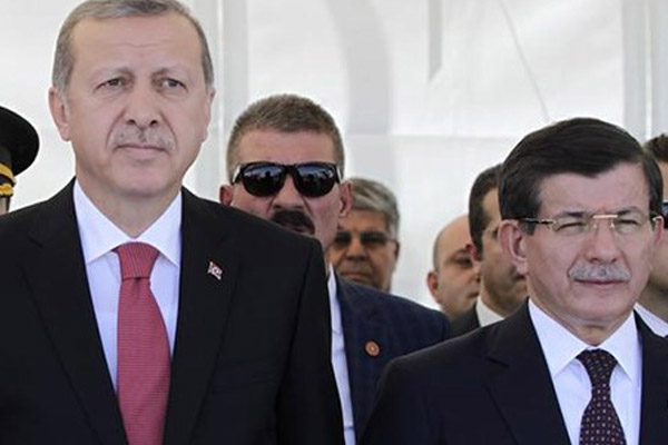 'Kaçak saray kadar başınıza taş düşsün'