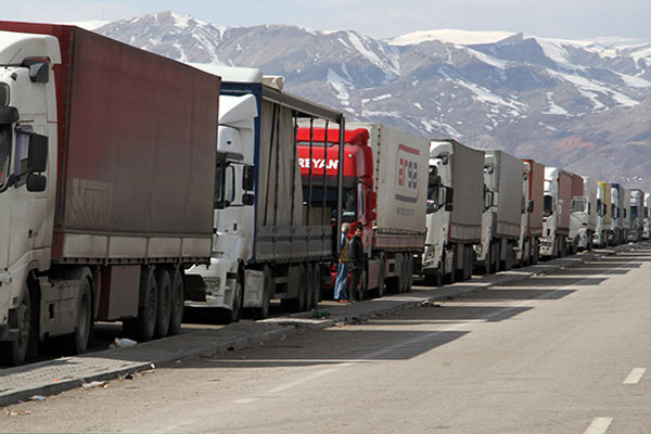 İran sınırında 16 kilometrelik kuyruk