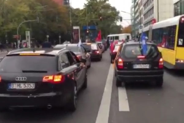 Almanya'da AK Parti'ye 'terörist' muamelesi