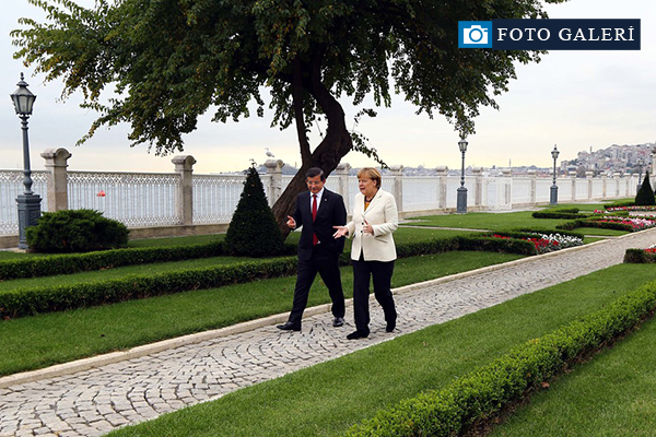 Davutoğlu Merkel'e İstanbul'u anlattı