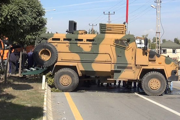 Askeri araç kaza yaptı: 1 ölü