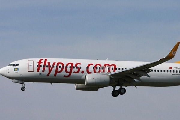 Yolcu uçağı acil iniş yaptı