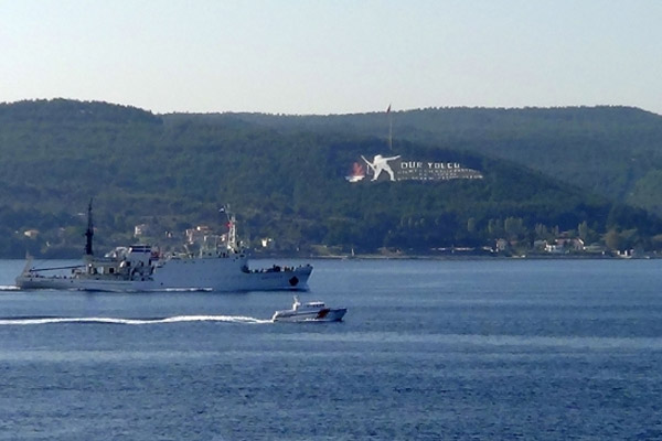 Rus savaş gemisi Boğaz’da