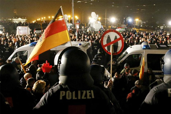 İslam karşıtı PEGIDA yine sahnede