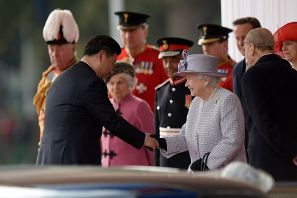 Çin Devlet Başkanını Kraliçe karşıladı