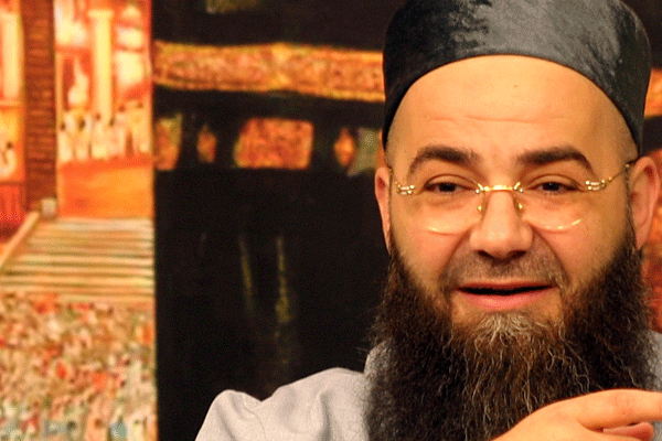 Cübbeli Hoca'dan kızlı erkekli eleştirisi!