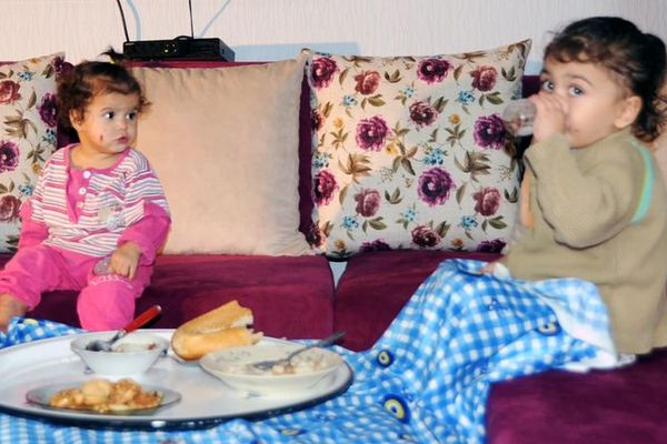 2 çocuk birden sokağa terk edildi