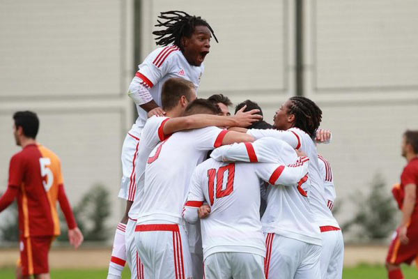 Benfica, G.Saray'a fark attı