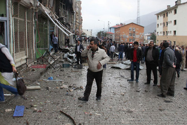 Patlamanın izleri gün ağarınca belirdi