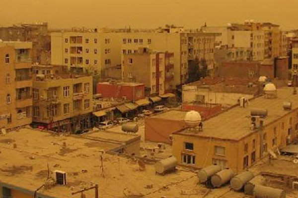 Şanlıurfa'yı toz bulutları sardı
