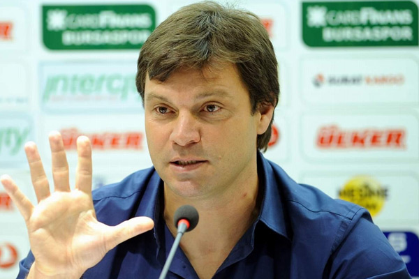 Top seed Swiatek moves to Wimbledon quarterfinals after beating Belinda