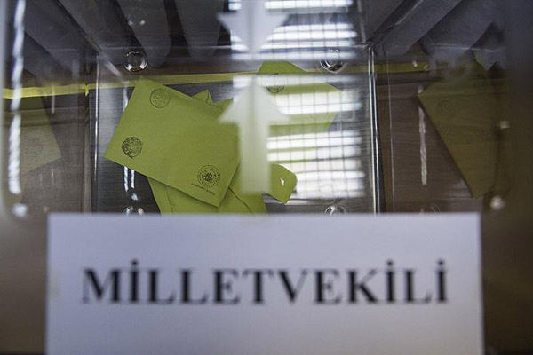 Yurtdışında 700 bin seçmen oy kullandı