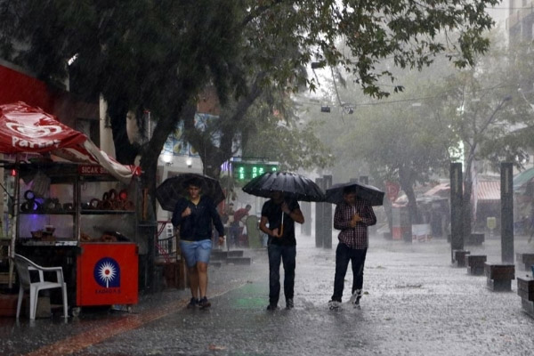 Eğitim-öğretime yağmur engeli