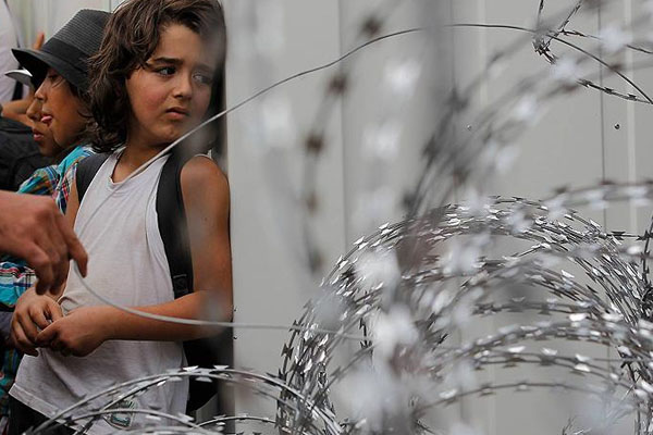 Avusturyalı bakandan sığınmacılara karşı 'duvar' önerisi