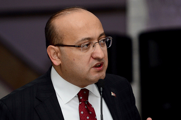 'Açık bir siyasi savaş yürütüyorlar'