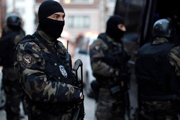 İstanbul'da şafak operasyonu