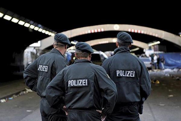 Alman polisinden PKK'ya operasyon