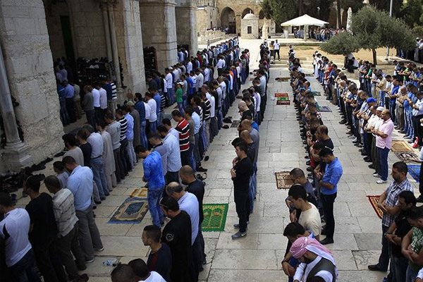 Mescid-i Aksa'da 25 bin kişi namaz kıldı