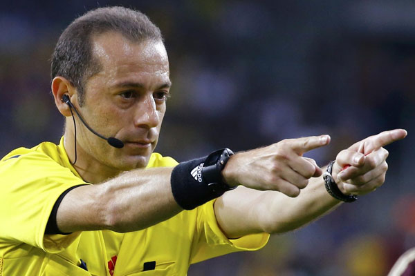 UEFA, Çakır'ı örnek gösterdi