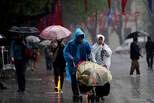 Yağışlar hızını kesmiyor