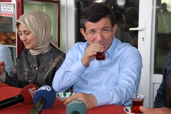 Başbakan köy kahvesinde