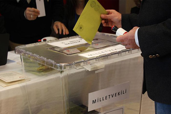 Yurt dışı oy verme işlemi yarın bitiyor