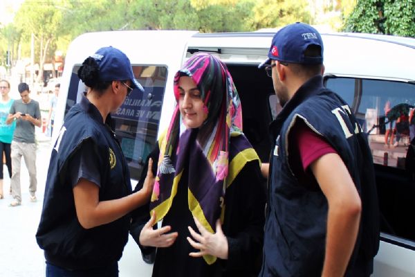 FETÖ'nün Muğla kadın imamı 'il ablası' tutuklandı