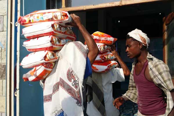 Yemen'e 350 ton gıda yardımı yapıldı