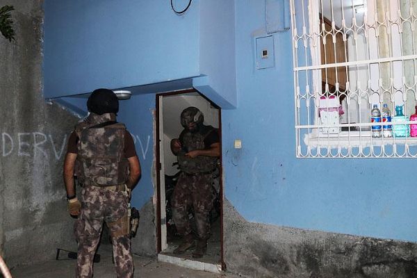 Adana'da terör operasyonu: 12 kişi gözaltına alındı