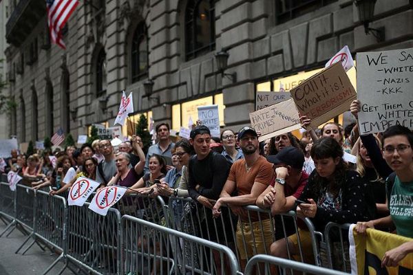 Donald Trump'a New York'taki evinin önünde protestolu karşılama