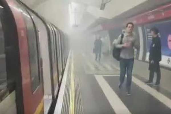 Londra'da metrosunda yangın