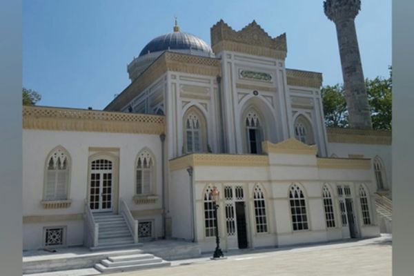 Yıldız Hamidiye Camii görenleri kendine hayran bırakıyor