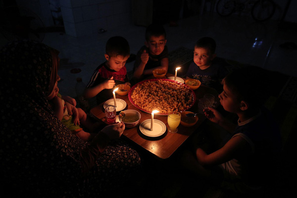 İsrail Filistinlilerin elektriğini kesecek