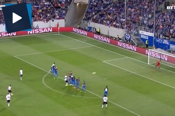 18 yaşındaki Liverpoollu yıldızdan muhteşem frikik golü