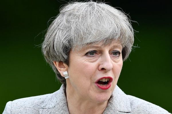 İngiltere Başbakanı Theresa May'dan Trump'a 'ırkçı olaylar' eleştirisi