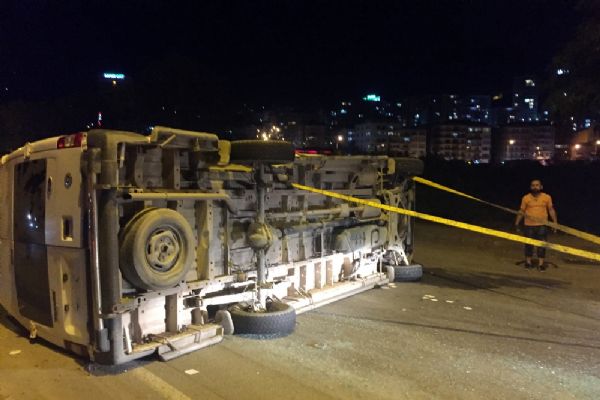 Giresun'da yolcu minibüsü ile otomobil çarpıştı: 12 yaralı