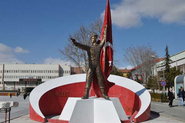 Ömer Halisdemir'in heykeli değiştirilecek