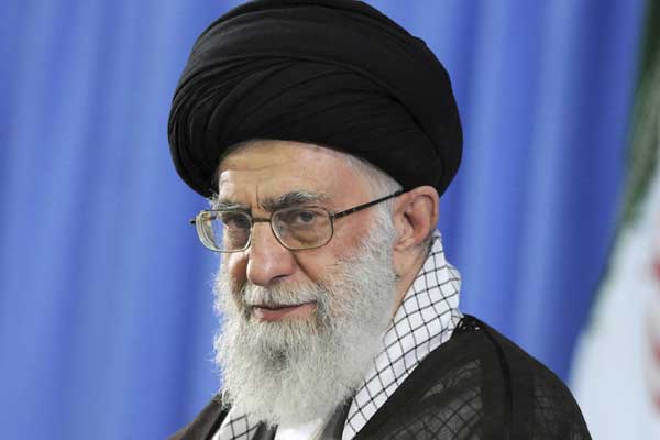 Hamaney'den Trump'a: İşimize karışmayın protestoları önleyin