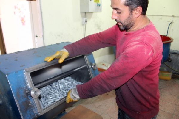 Tek makineyle üretmeye başladı, şimdi Türkiye'ye satıyor