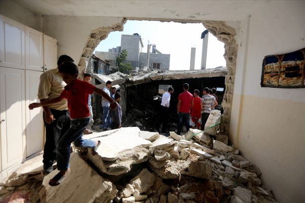 İsrail Filistinli ailenin evini yıktı